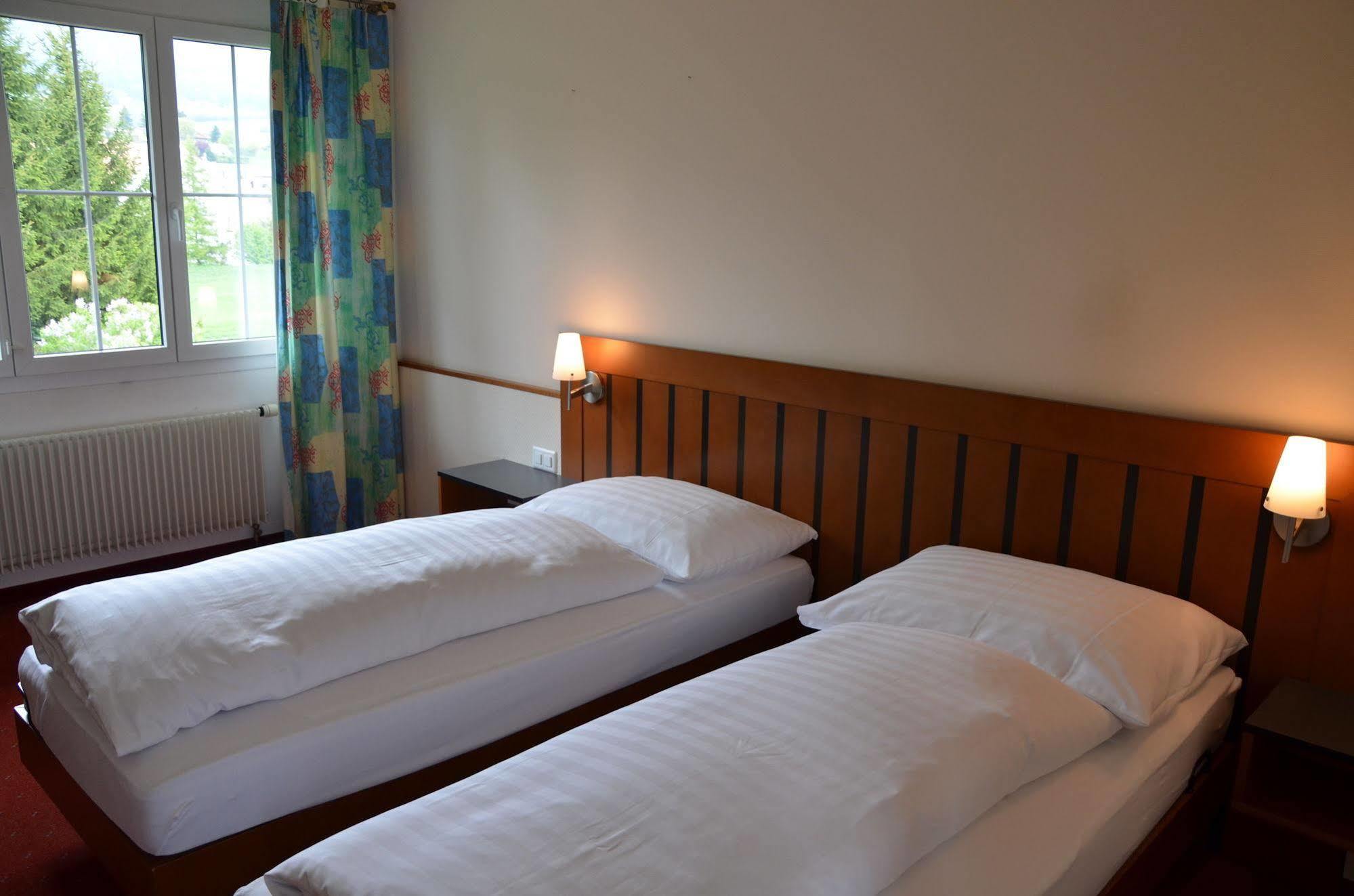Hotel Urs Und Viktor Bettlach ภายนอก รูปภาพ