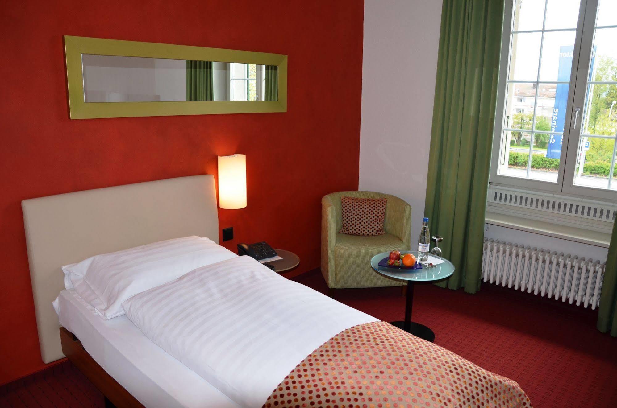 Hotel Urs Und Viktor Bettlach ภายนอก รูปภาพ